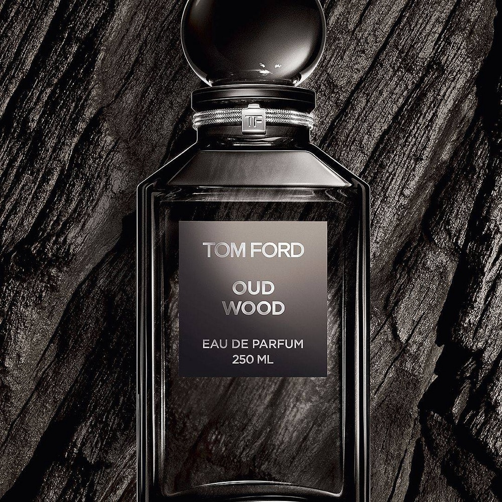 207004-tom-ford-oud-wood-eau-de-parfum-vaporisateur-30-ml-autre2-1000×1000